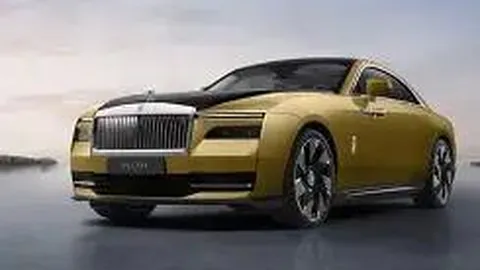 李亚鹏携窦靖童亮相红毯，父女情深默契满满